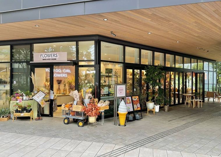 立川のカフェフラワーズ ベイクアイスクリームの外観
