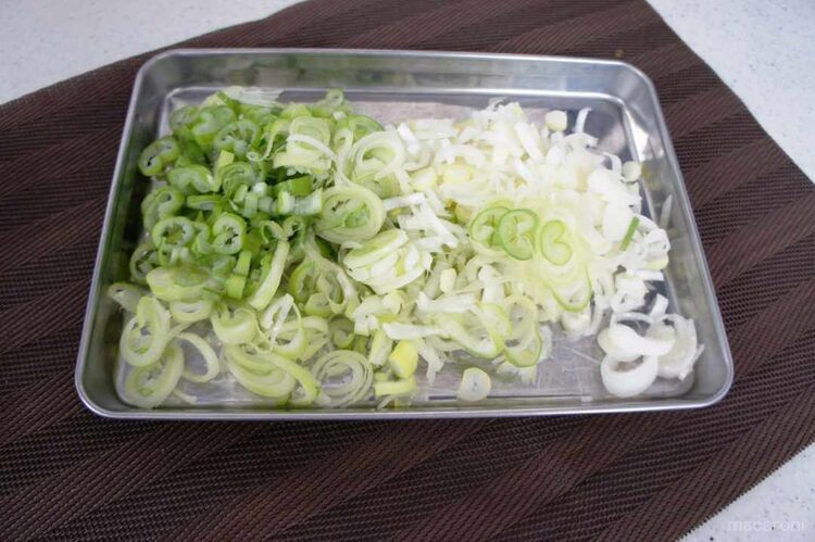 ご飯のおともに 万能ねぎ味噌の作り方 活用レシピ集 Macaroni