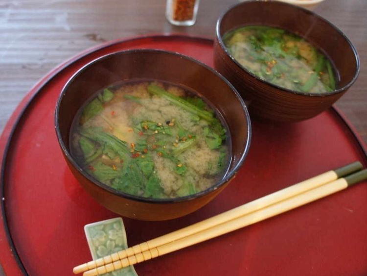 どの食材と合わせる 春菊で作る味噌汁の作り方 レシピ9選 3ページ目 Macaroni