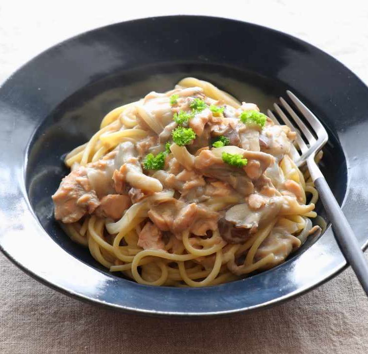 レシピ部 こっくり濃厚味 鮭と舞茸の豆乳クリームパスタ Macaroni