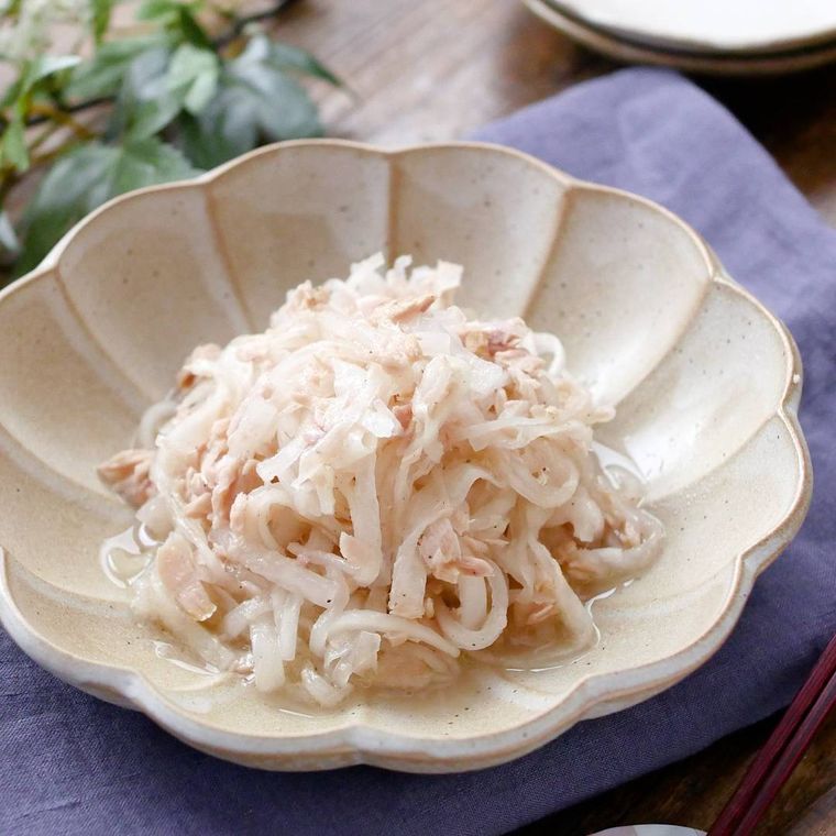 白い皿に盛り付けられた無限大根