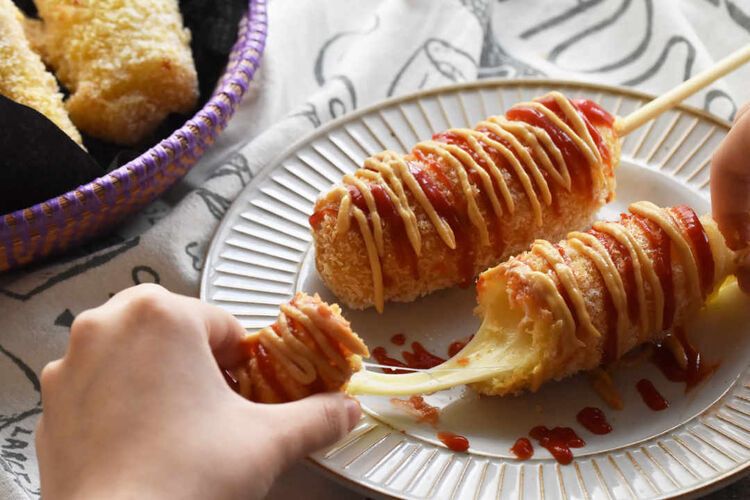 空前の大ブーム 韓国風 チーズアメリカンドッグ の作り方 Macaroni