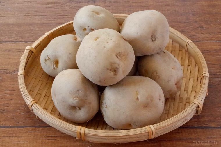 かごに盛られたじゃがいも