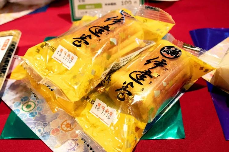 豪華なおせちがこの値段!ローソンストア100の「100円おせち」が本格派の画像