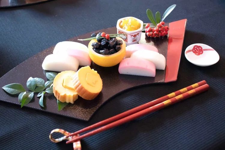 豪華なおせちがこの値段!ローソンストア100の「100円おせち」が本格派の画像