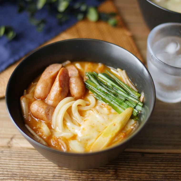 丼に入った旨辛プデチゲ風うどん