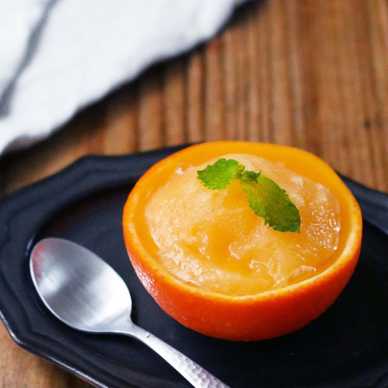 オレンジの皮を器にした簡単オレンジシャーベット