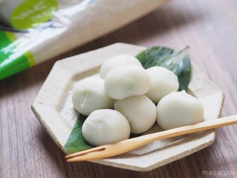 六角皿に盛り付けた業務スーパーのずんだ餅