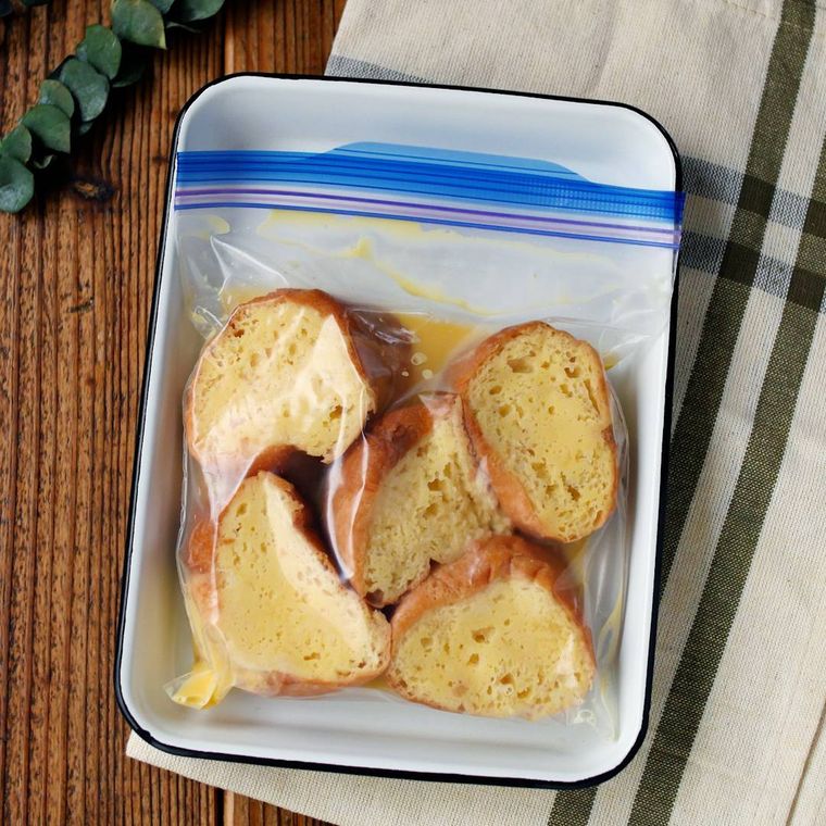 保存袋に入った下味冷凍フレンチトースト