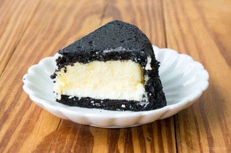  まっ黒チーズケーキの断面図