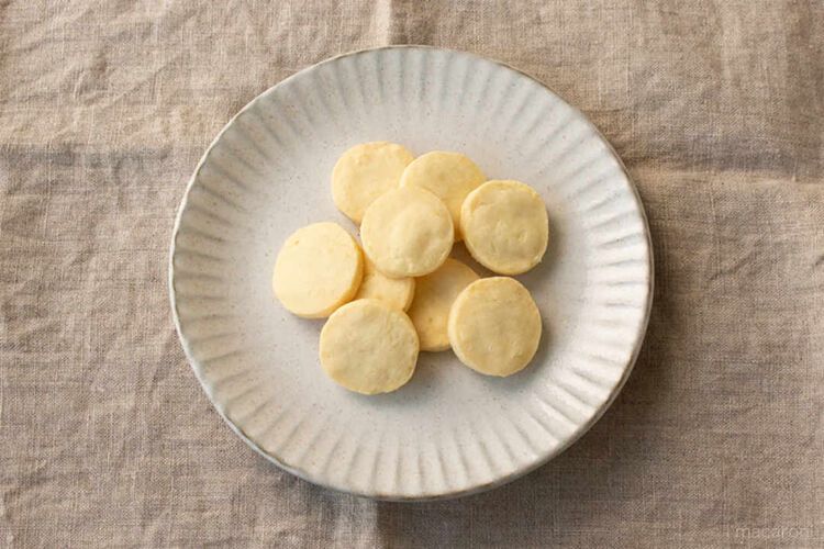 - 手土産図鑑 - チーズ好きが悶絶するクッキー「プティ・フール・サレ」は手土産の新定番の画像