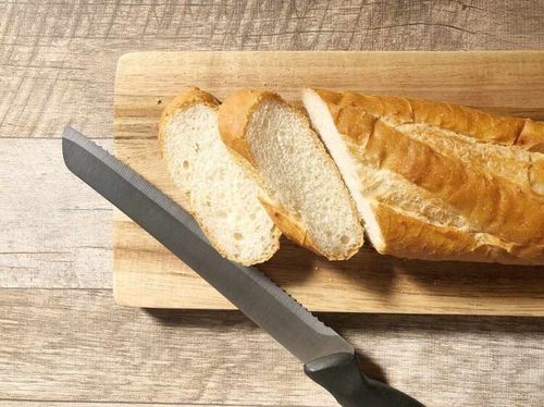 カリっとフワっと♪ フランスパンの上手な冷凍＆解凍方法 - macaroni