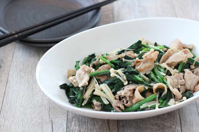 ほうれん草と豚肉の塩にんにく炒め