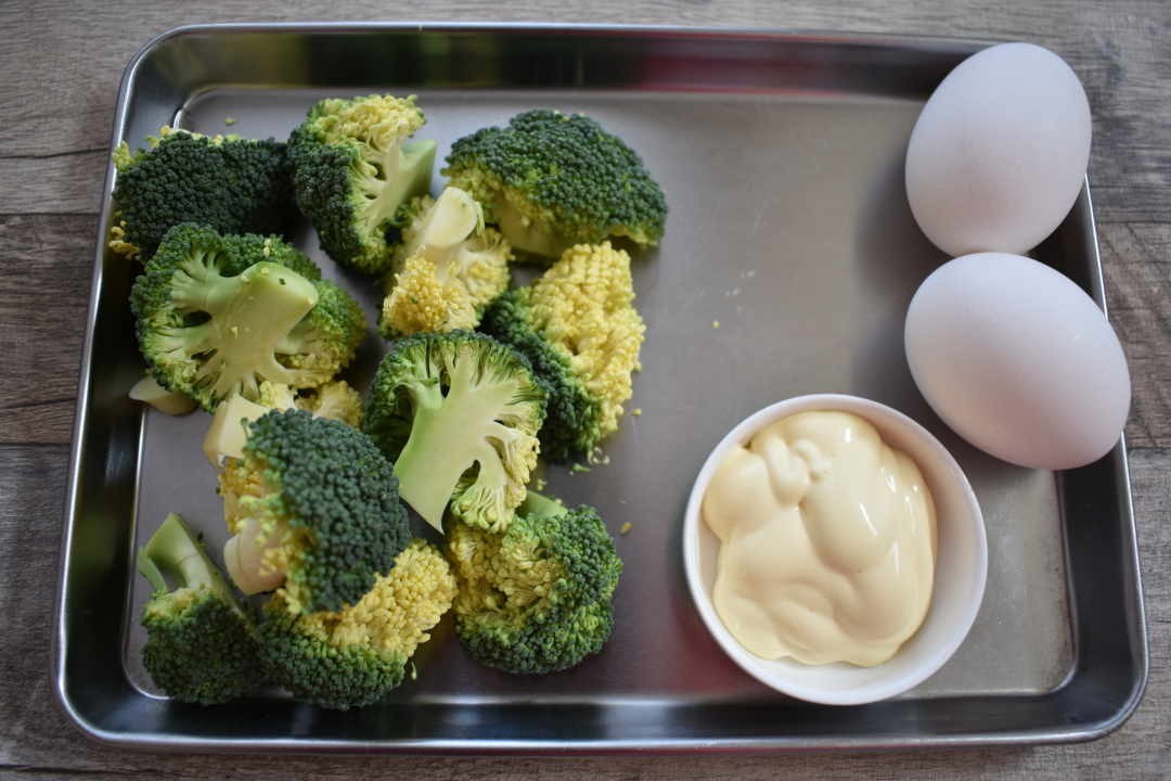 デリ風メニューの完成 ブロッコリーと卵のサラダ のレシピ Macaroni