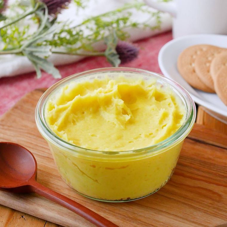 ガラスの器に入ったさつまいもクリーム