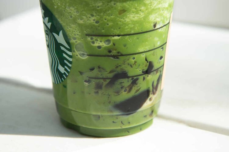 たった100円で!スタバ「わらび餅フラペチーノ」を作る人気カスタマイズ【今だけ】の画像