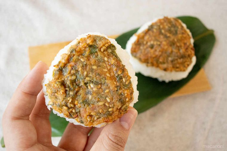 「梅チューブ」と味噌でトースター焼きおにぎりがアツい!【調味料活用 vol.11】の画像