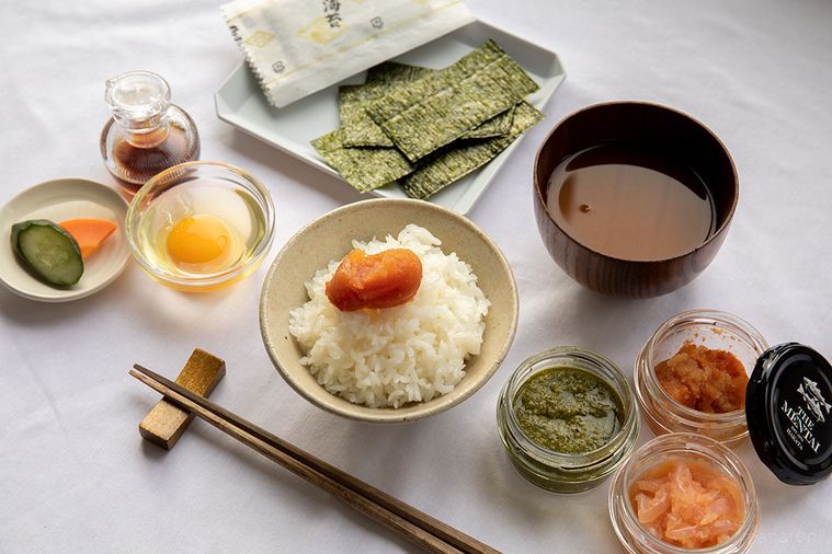 漬物やたまごもついた和定食