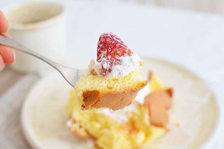 まるでショートケーキ!ローソンに「ふわふ〜わ」すぎる新作スイーツが登場の画像