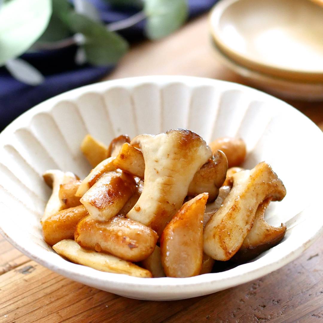 エリンギ料理の新定番！手軽に楽しむ絶品レシピ30選 - macaroni