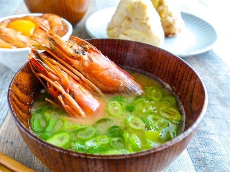 ダシの旨みたっぷり！海老頭で作る「海老のお味噌汁」の作り方の画像