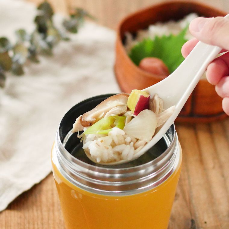 スープジャーに入った鶏むね肉のサムゲタン風スープ