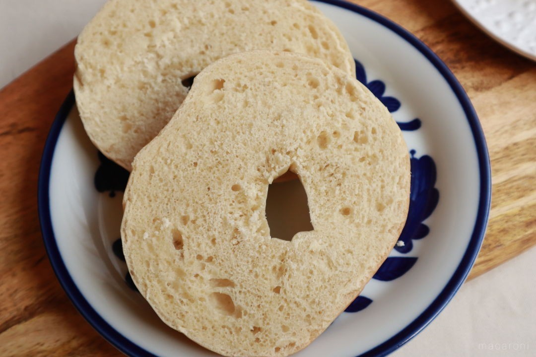 トースターで焼きたて。カルディ「冷凍ベーグル」のもっちり感に驚き macaroni