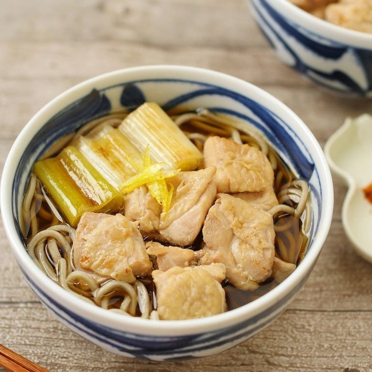 鶏もも肉と長ねぎの鶏南蛮そば