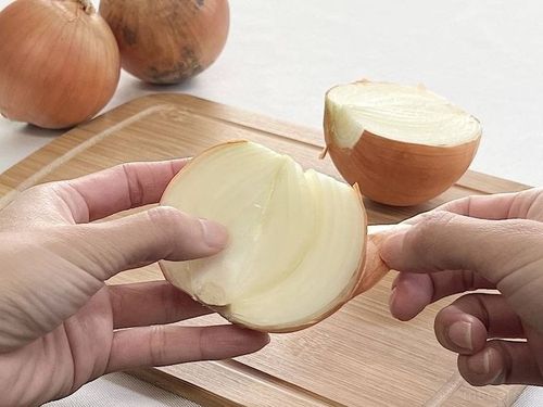 玉ねぎが腐るとどうなる？原因＆見分け方を野菜ソムリエが解説 - macaroni
