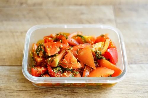 トマト嫌いもニッコリ トマトと大葉の和風さっぱり和え は超簡単で栄養満点 Macaroni