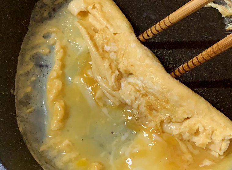 おいしさの秘密は水分量にあり！本格だし巻き卵レシピの画像