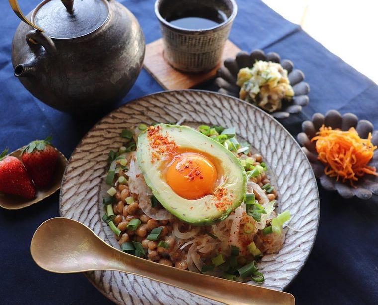 アボカド納豆卵ごはん