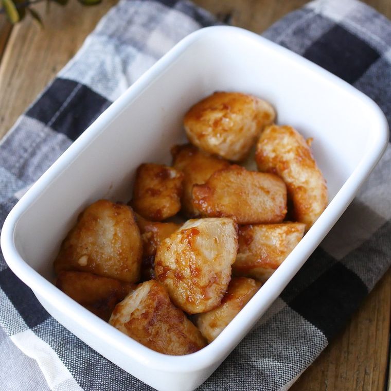 保存容器に入った鶏むねオイマヨチキン