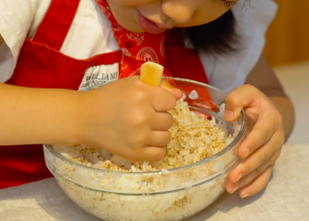 笑顔でパクパク!子どもが作る華やかいなり寿司【ひとりでできたよ vol.15】の画像