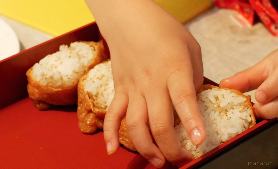 笑顔でパクパク!子どもが作る華やかいなり寿司【ひとりでできたよ vol.15】の画像