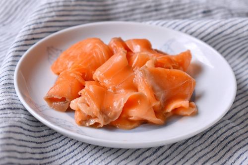 業務スーパーの冷凍刺身 サーモントラウト で作る贅沢ごはん Macaroni