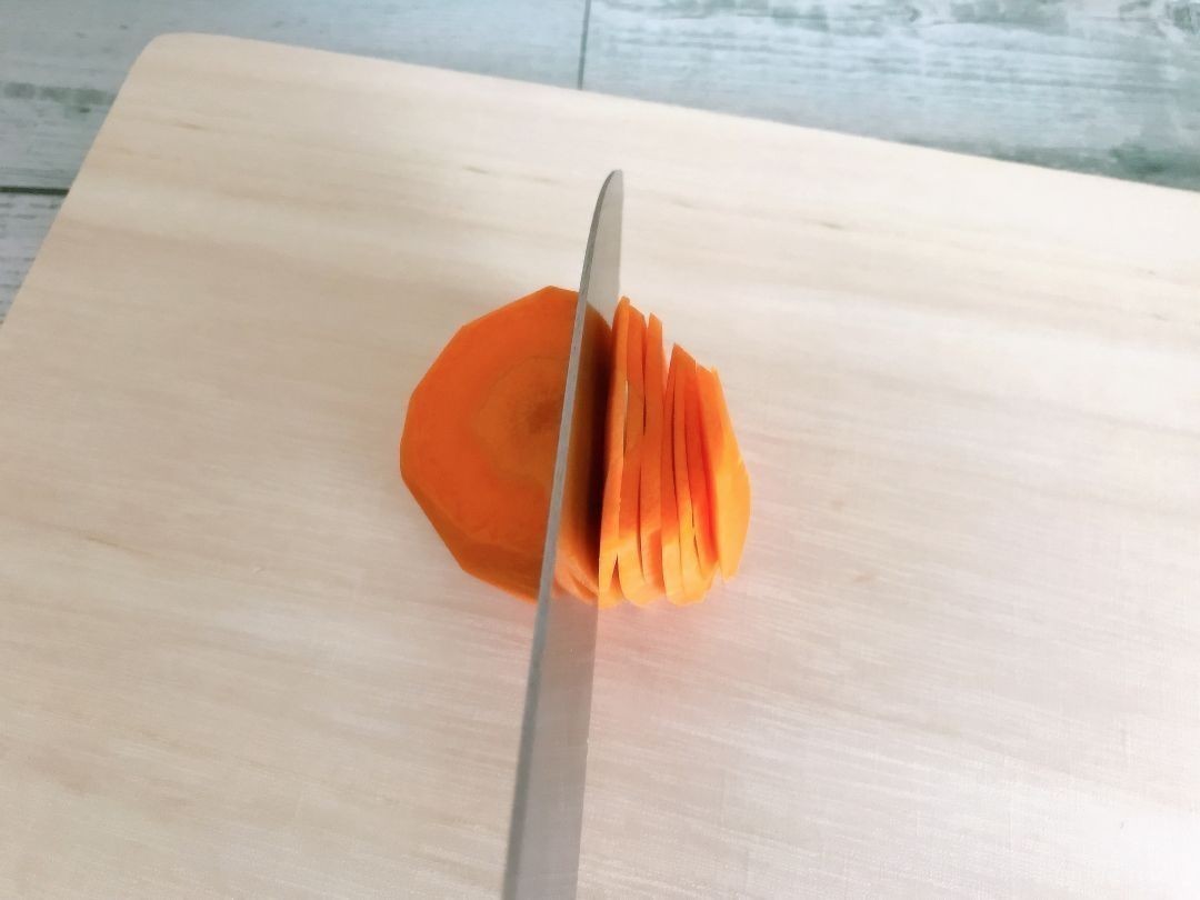 簡単に細かく♪ 人参のみじん切り方法の画像