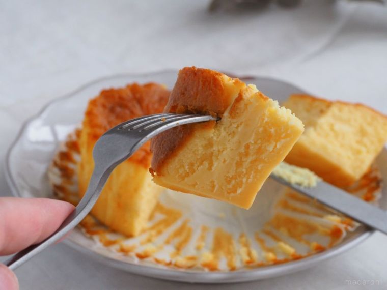 真っ黒…じゃない!? セブン「バスクチーズケーキ」の再現度は…?の画像