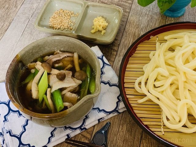 香ばしい焦がしネギ 肉汁うどん の作り方 セットごはん5品 Macaroni