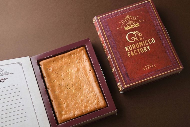 箱に入ったホールのクルミッ子