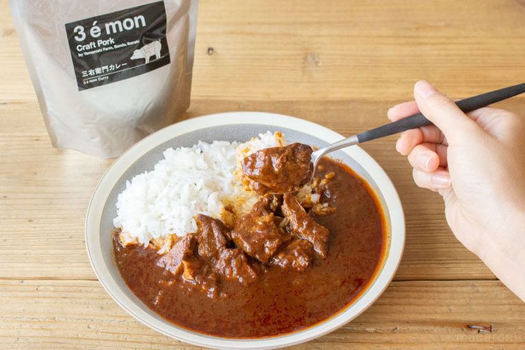 レトルトカレー界に激震!日本最大級の塊肉入り「三右衛門カレー」がマニアを唸らすの画像