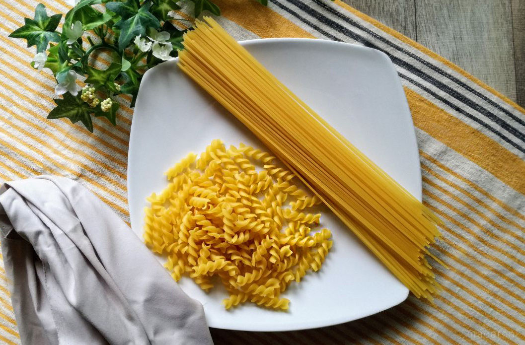 カリポリが止まらない!手作り「揚げパスタ」の作り方 macaroni カリポリが止まらない!手作り「揚げパスタ」の作り方 macaroni