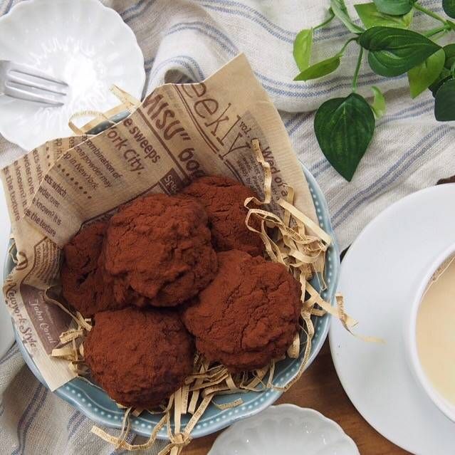 皿に盛られたチーズココア餅