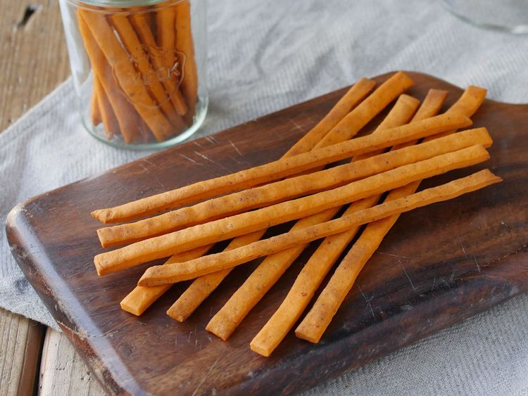 ポリポリ止まらない おつまみスティッククラッカー Macaroni