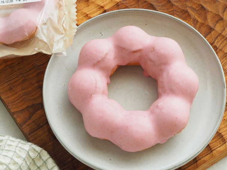 お待ちかね…いちご味が出ましたよ!セブン「もちもちリング」の冬フレーバーの画像