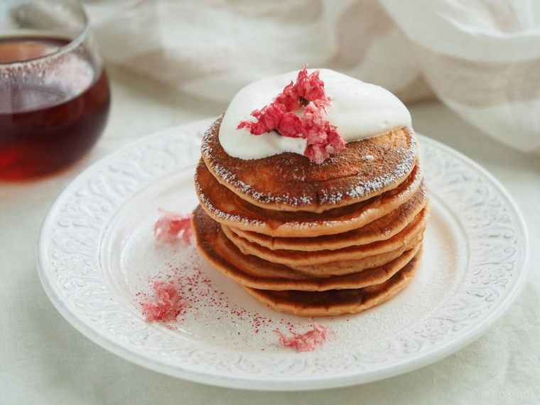 面倒な泡立てなし!カルディ「スフレパンケーキミックス」は春の桜味の画像