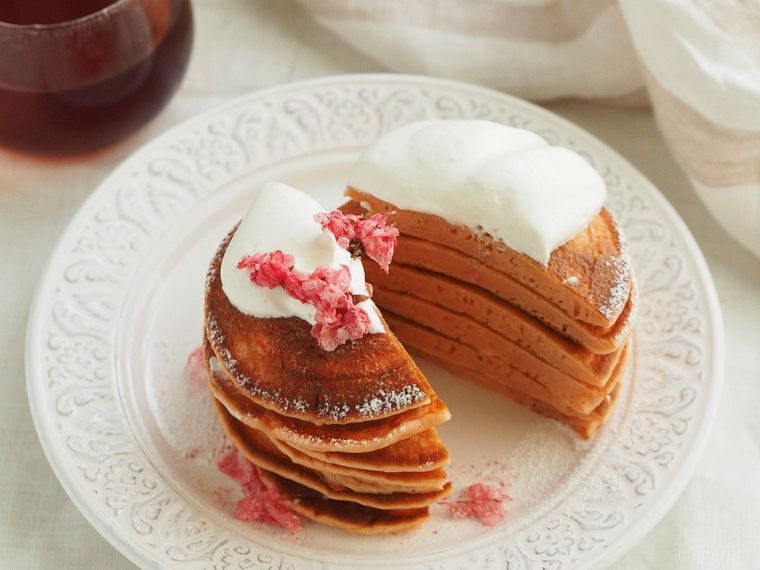 面倒な泡立てなし!カルディ「スフレパンケーキミックス」は春の桜味の画像