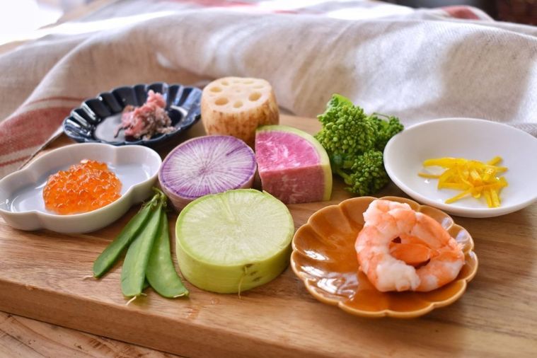 華やかなのに意外と簡単。大人も嬉しい「4つの寿司弁当」アイデアの画像