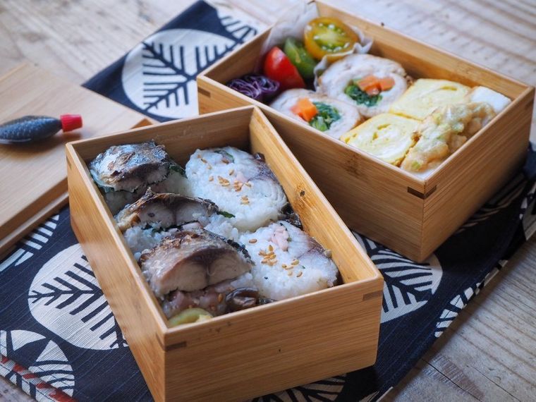 華やかなのに意外と簡単。大人も嬉しい「4つの寿司弁当」アイデアの画像