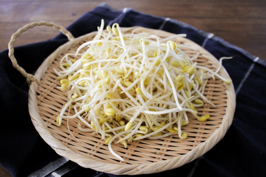 5分で完成 ポリポリおいしい豆もやしのキムチナムル Macaroni